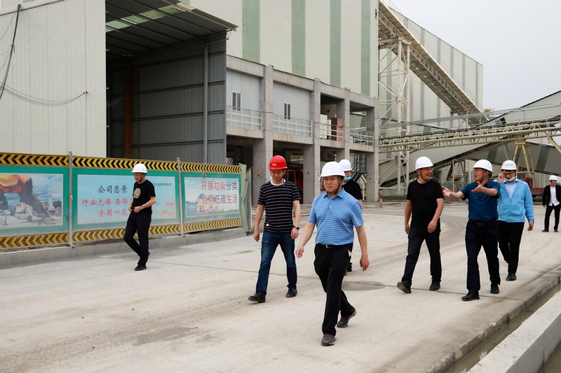 熊良虎在重庆市中科大业集团考察时强调：坚持生态优先战略，念好生态经、走好扶贫路